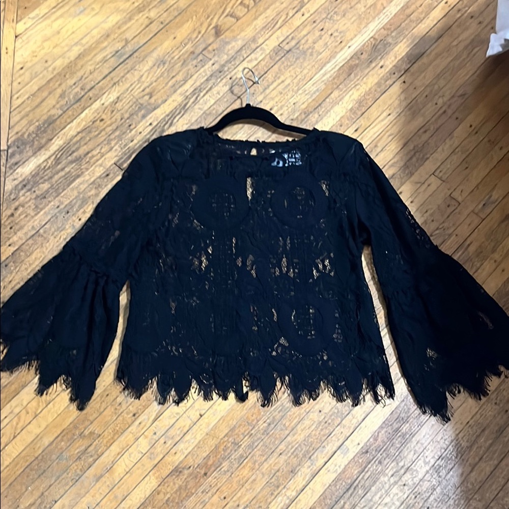 StyleKeepers size 8 flutter sleeve top black